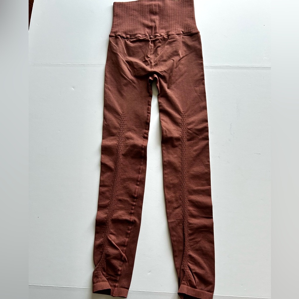 🍒NWOT Free People Movement Good Karma Leggings. Brown. Size: XS/S - Picture 4 of 7